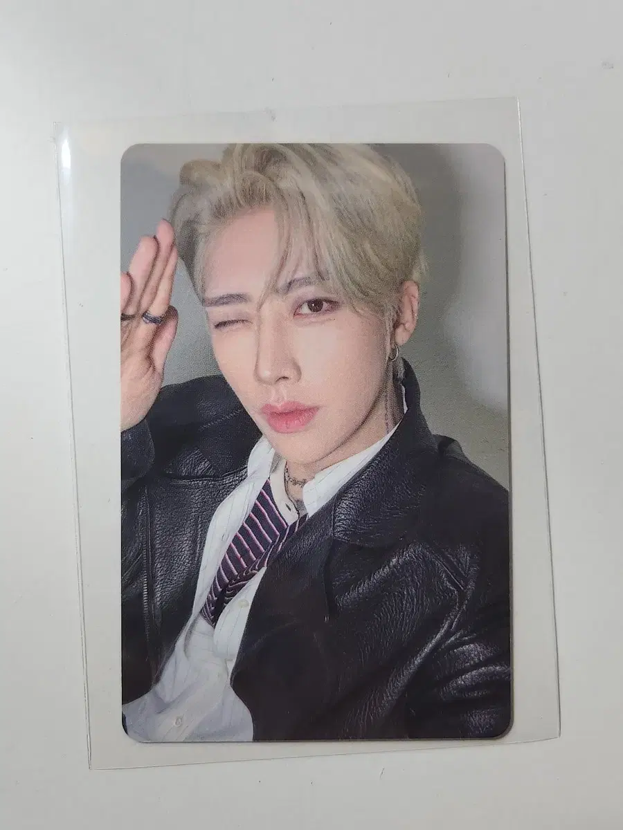 https://media.bunjang.co.kr/product/419843943_1_1784015276_w{res}.jpg